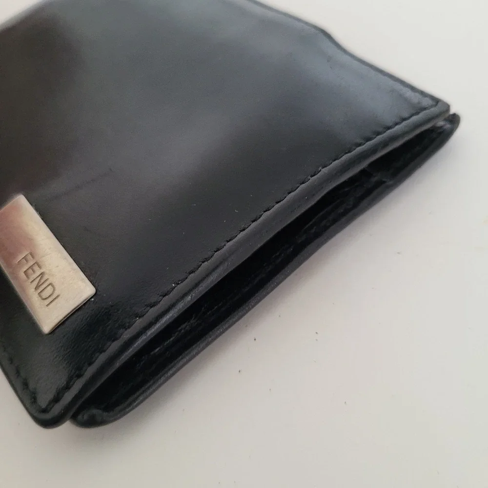 Fendi Mens Black Leather Bifold Wallet Silver Logo Plaque 2270-31011-008 Italy